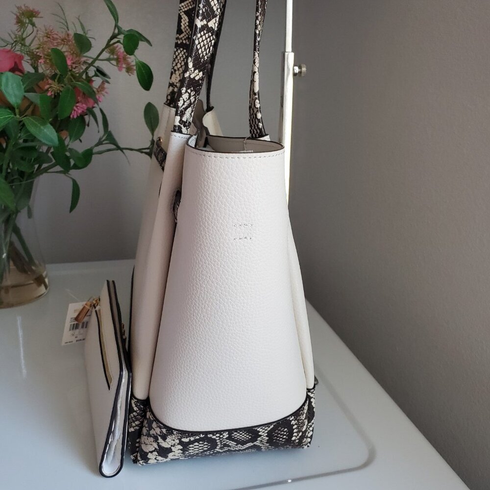 Michael Kors Reed belted tote and wallet set - Picture 3 of 8